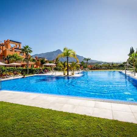Vivi Homes - Boho Sunrise Alminar Pool, Garden & Terrace マルベーリャ