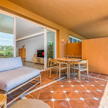 דירה Vivi Homes - Boho Sunrise Alminar Pool, Garden & Terrace מארבלה