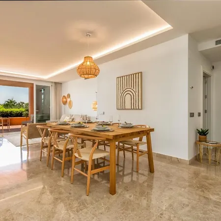 Vivi Homes - Boho Sunrise Alminar Pool, Garden & Terrace マルベーリャ