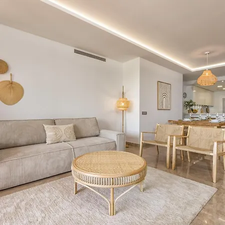 Vivi Homes - Boho Sunrise Alminar Pool, Garden & Terrace דירה מארבלה