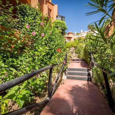 Vivi Homes - Boho Sunrise Alminar Pool, Garden & Terrace