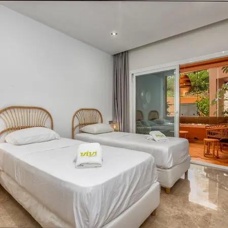 Vivi Homes - Boho Sunrise Alminar Pool, Garden & Terrace *