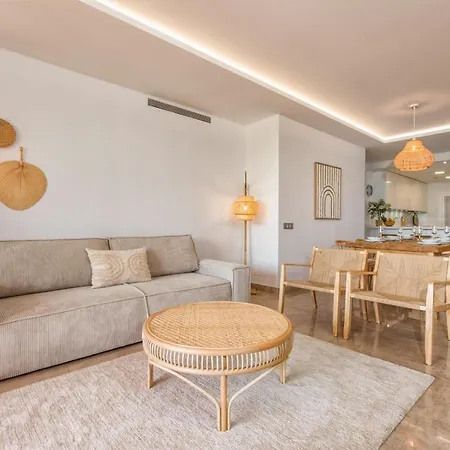 Vivi Homes - Boho Sunrise Alminar Pool, Garden & Terrace *