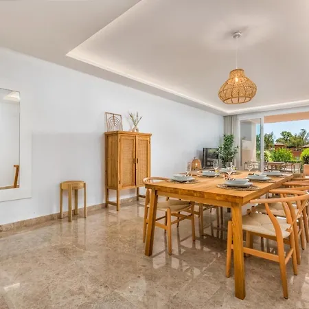 Vivi Homes - Boho Sunrise Alminar Pool, Garden & Terrace Apartment *