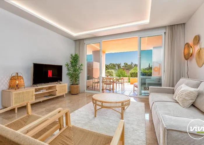 Vivi Homes - Boho Sunrise Alminar Pool, Garden & Terrace 마르베야