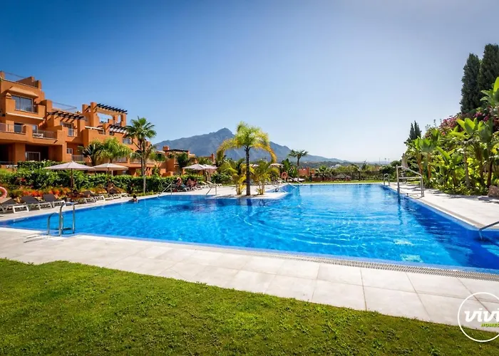 Vivi Homes - Boho Sunrise Alminar Pool, Garden & Terrace 마르베야