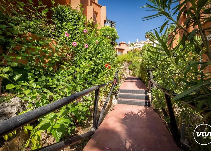 Vivi Homes - Boho Sunrise Alminar Pool, Garden & Terrace