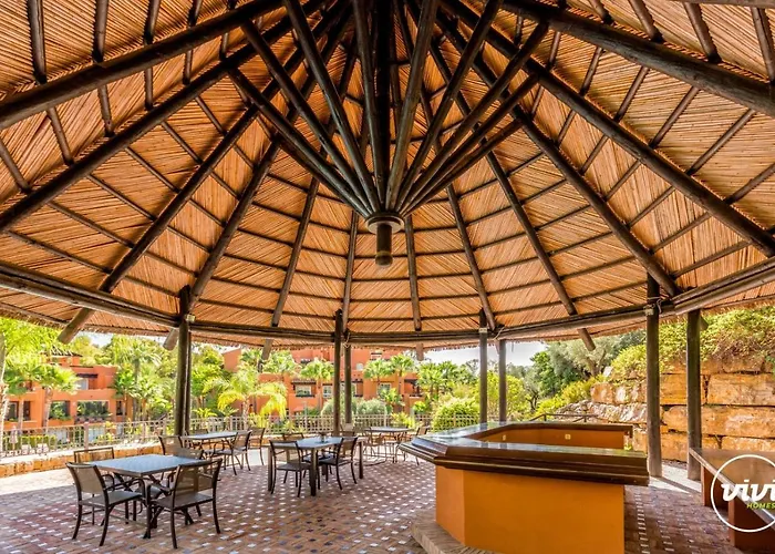 Апартаменти Vivi Homes - Boho Sunrise Alminar Pool, Garden & Terrace