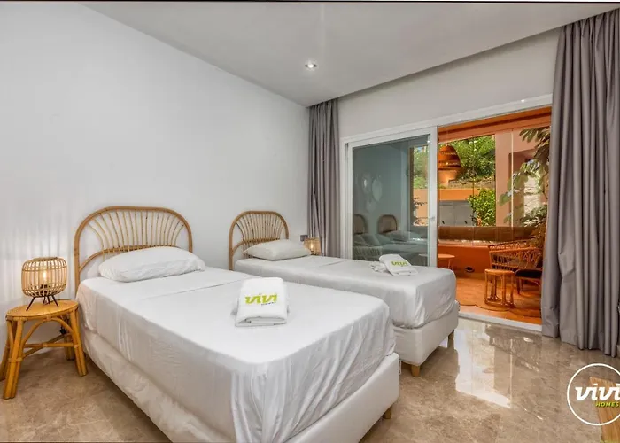 Vivi Homes - Boho Sunrise Alminar Pool, Garden & Terrace *