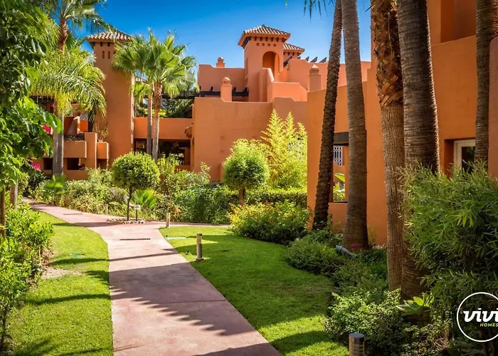 Апартаменти Vivi Homes - Boho Sunrise Alminar Pool, Garden & Terrace Марбелья