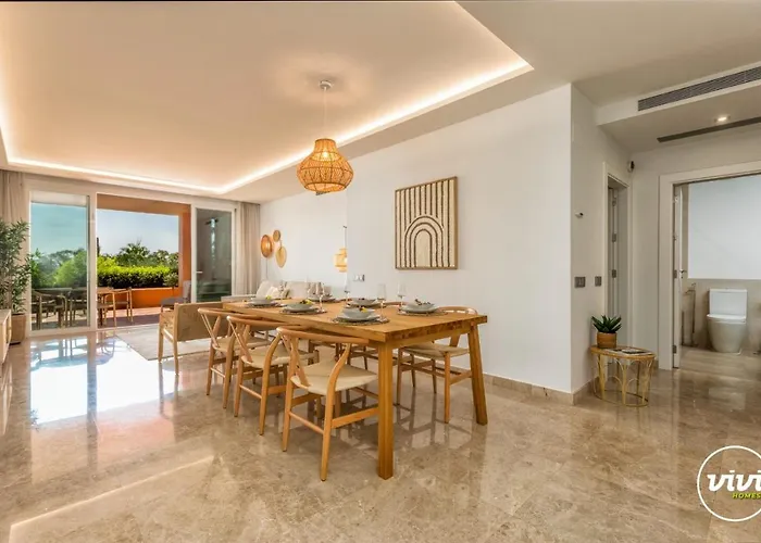 Vivi Homes - Boho Sunrise Alminar Pool, Garden & Terrace 마르베야